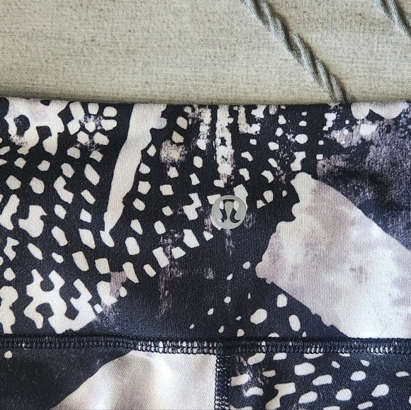 Lululemon High Times Leggings High Rise Color Block Size 6 - Picture 3 of 6